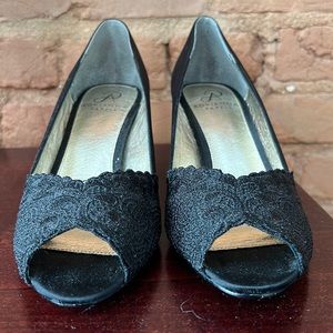 Size 8 Adrianna Papell Black Satin Jude Pump: Never Worn!